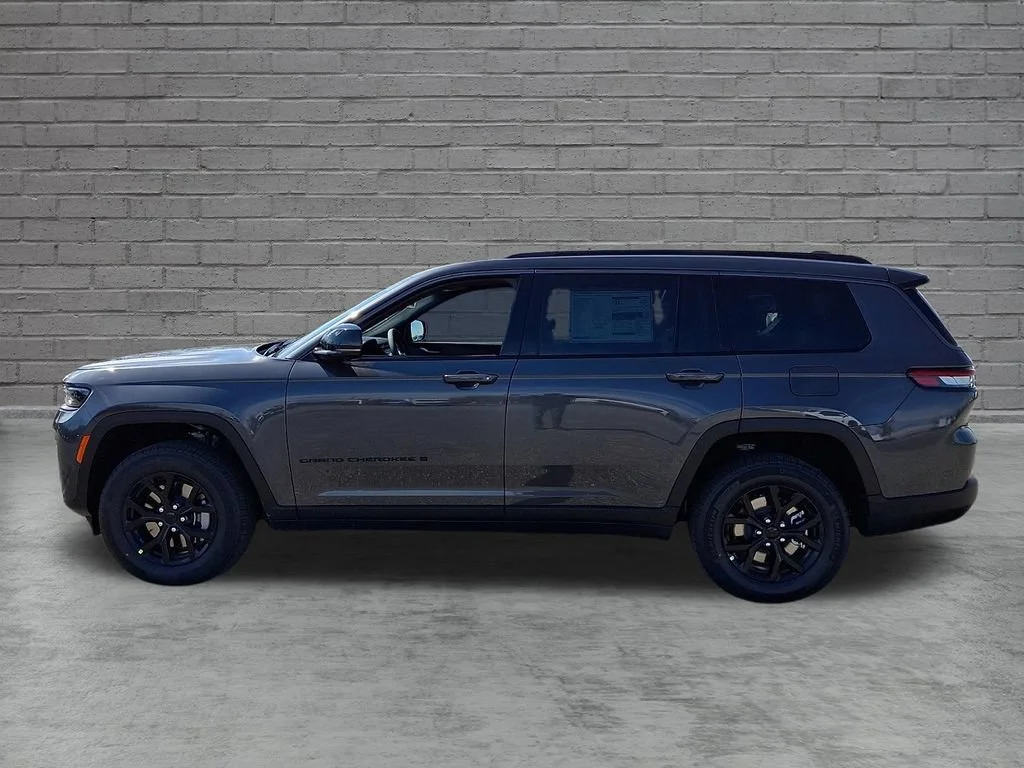 New 2026 Baltic Gray Metallic Clearcoat Jeep Laredo Altitude image 5