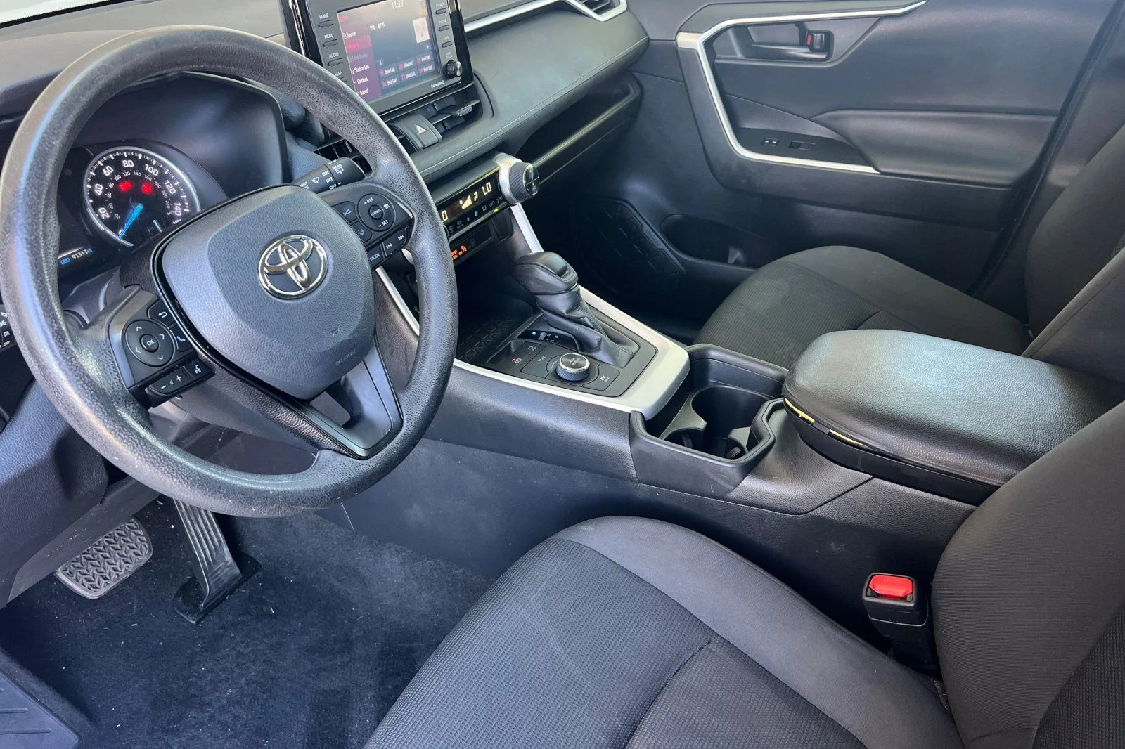 Used 2021 White Toyota LE image 10