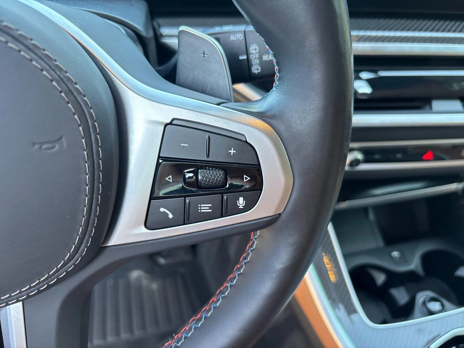 Used 2025 Black Sapphire Metallic BMW M60i image 20