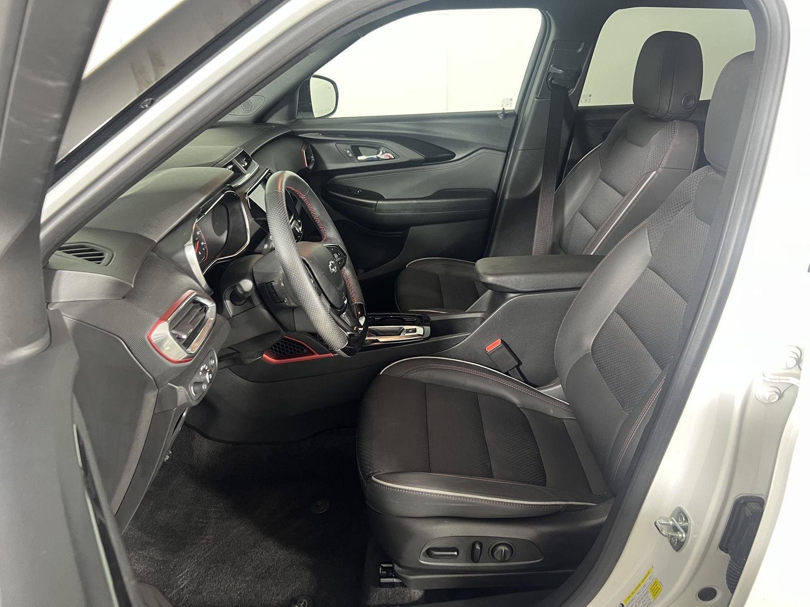 Used 2023 Summit White Chevrolet RS image 3
