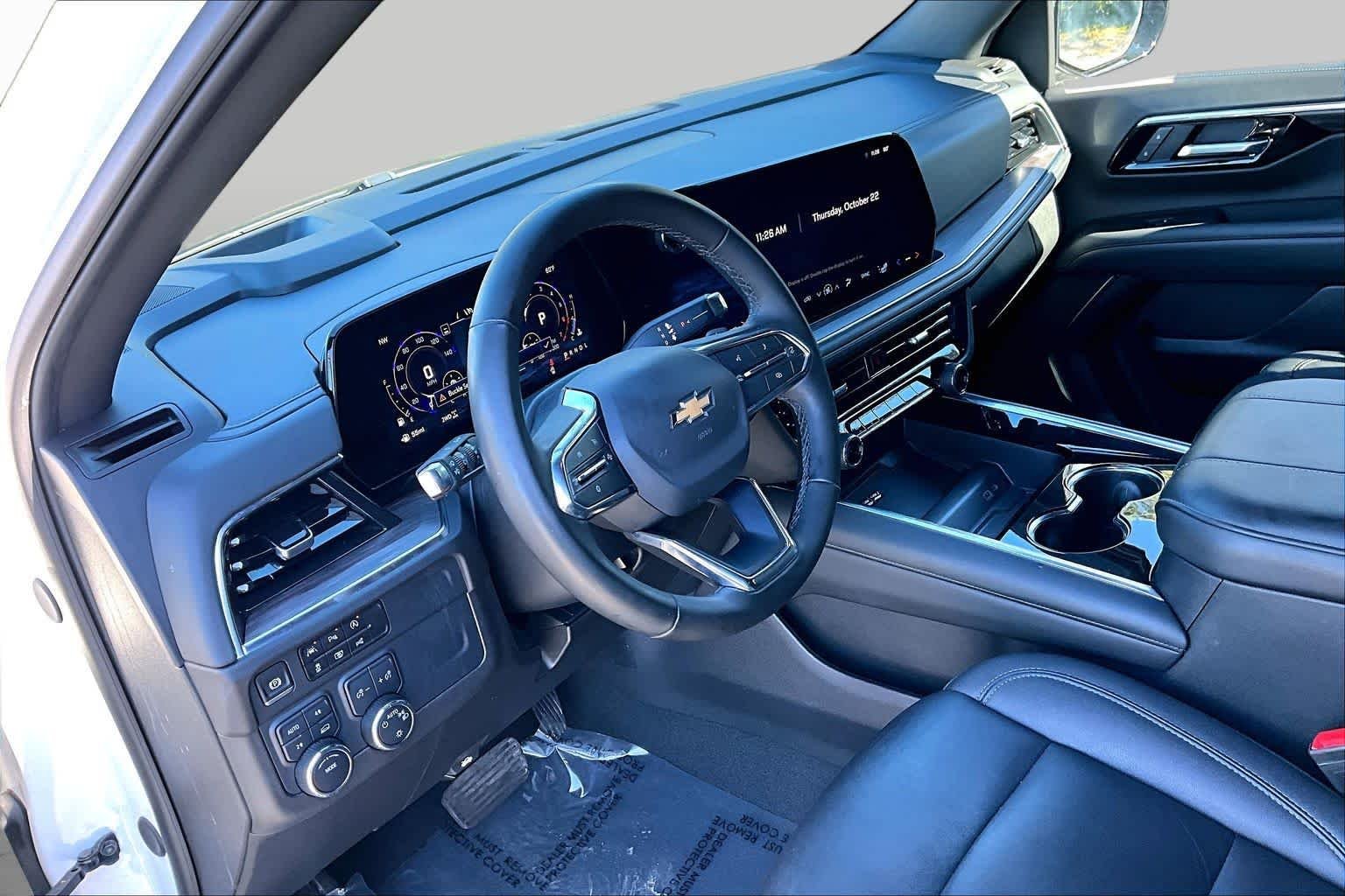 Used 2025 Summit White Chevrolet LT image 18