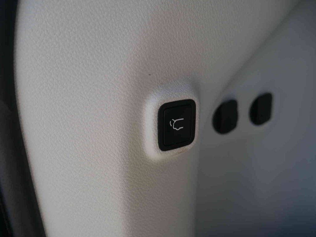 Used 2021 Blue Jeep Limited image 10
