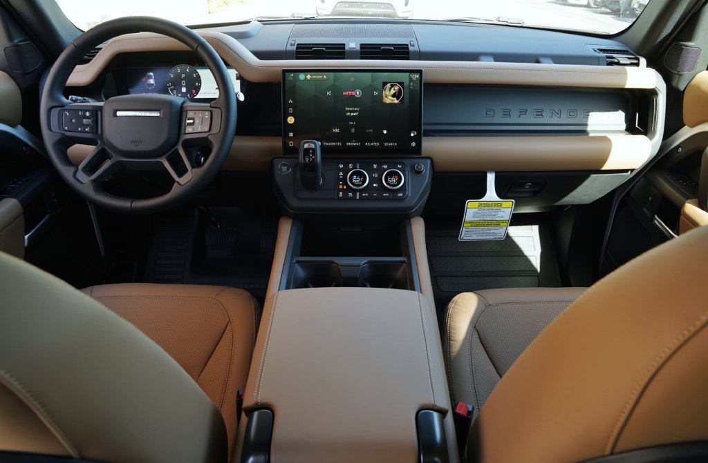 New 2026 Fuji White Land Rover X-Dynamic SE image 9