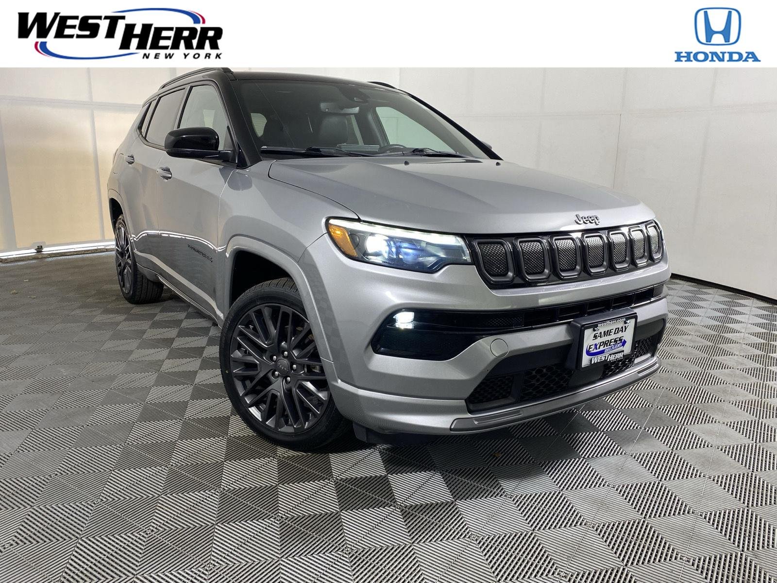 Used 2022 Billet Silver Metallic Clearcoat Jeep High Altitude image 1