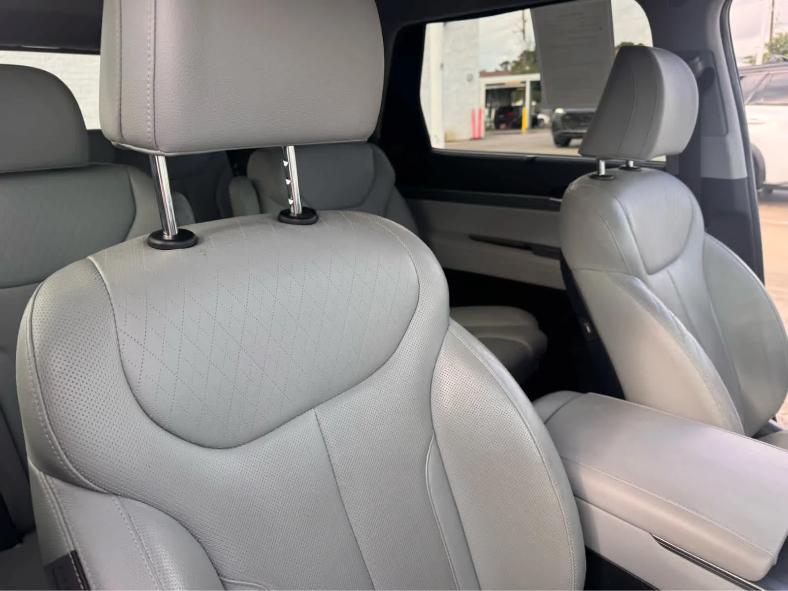 Used 2022 Hyper White Hyundai SEL image 10