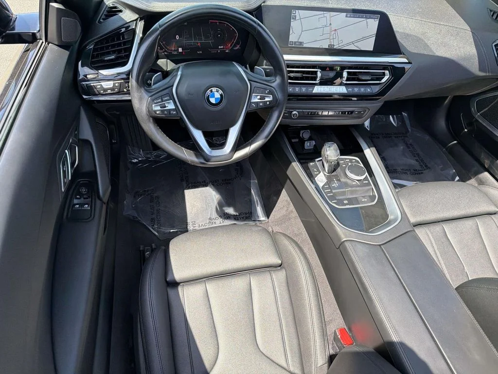Used 2020 Black Sapphire Metallic BMW sDrive30i image 11