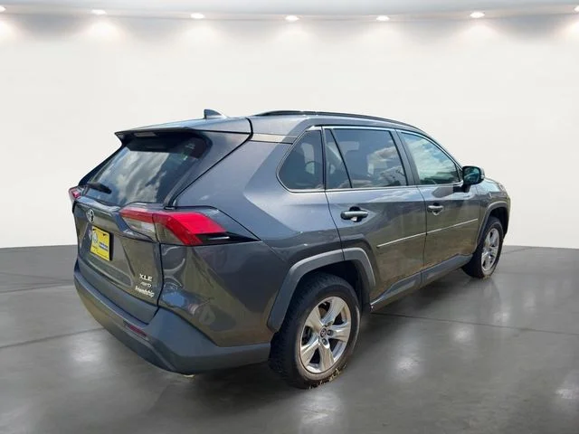 Used 2019 Gray Toyota XLE image 12