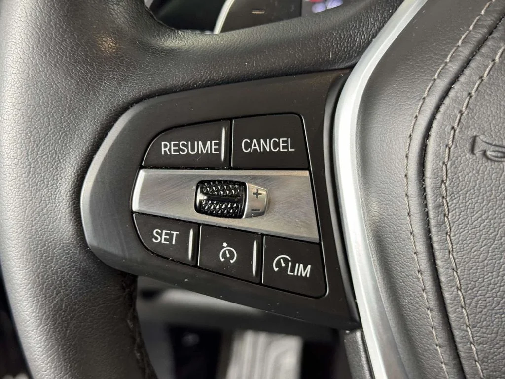 Used 2022 Black BMW xDrive40i image 22
