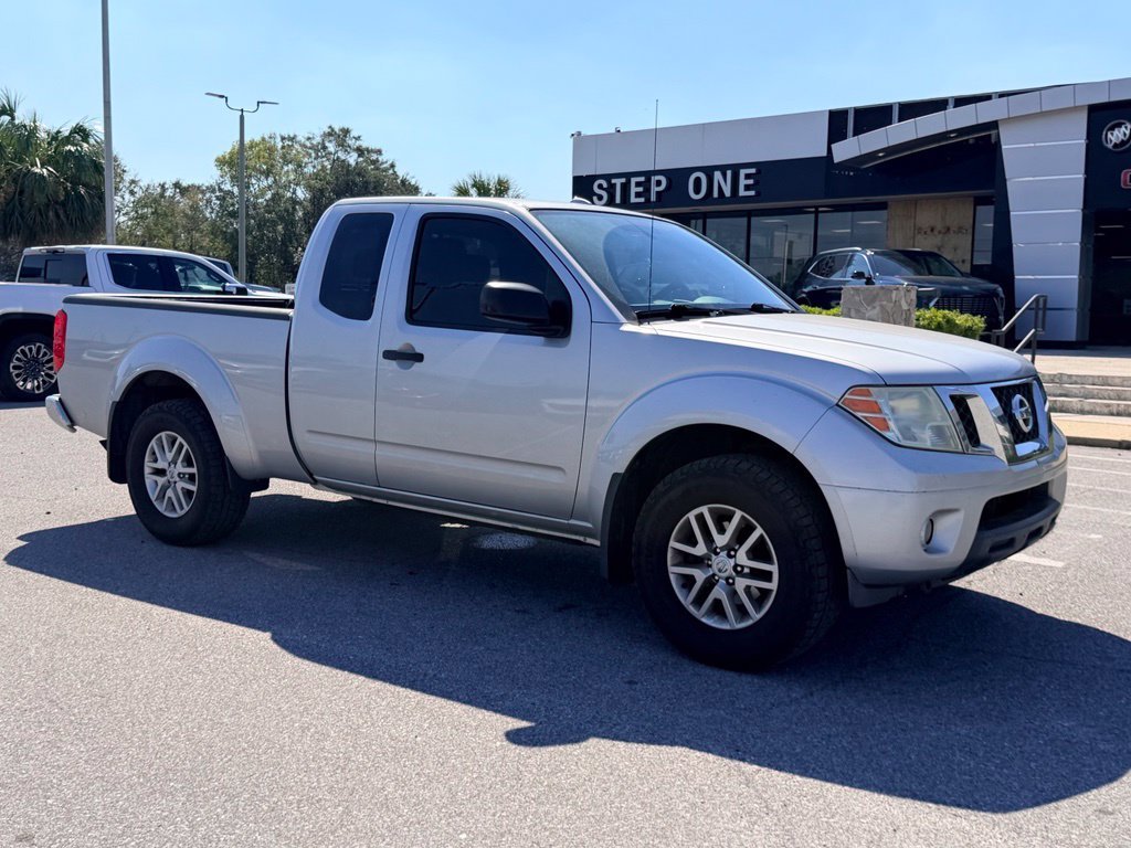 Used 2015 Silver Nissan SV image 8