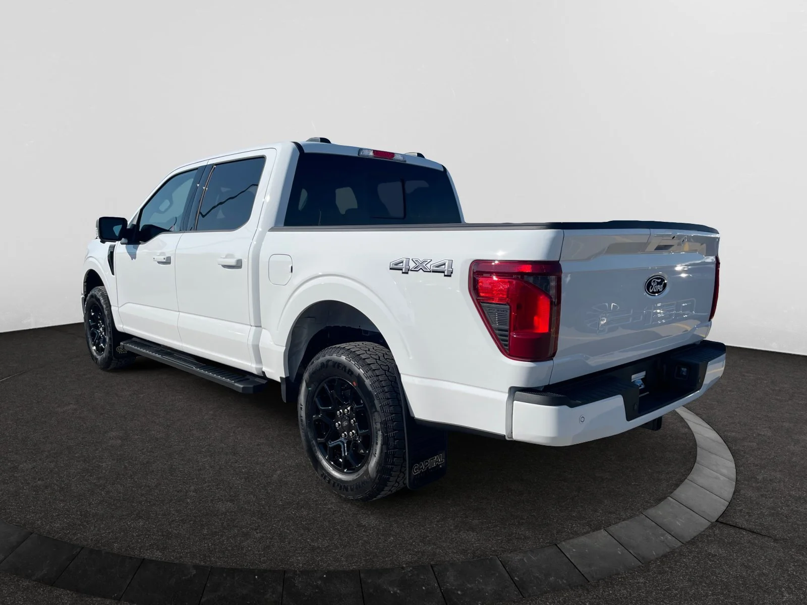 New 2026 Oxford White Ford XLT image 3