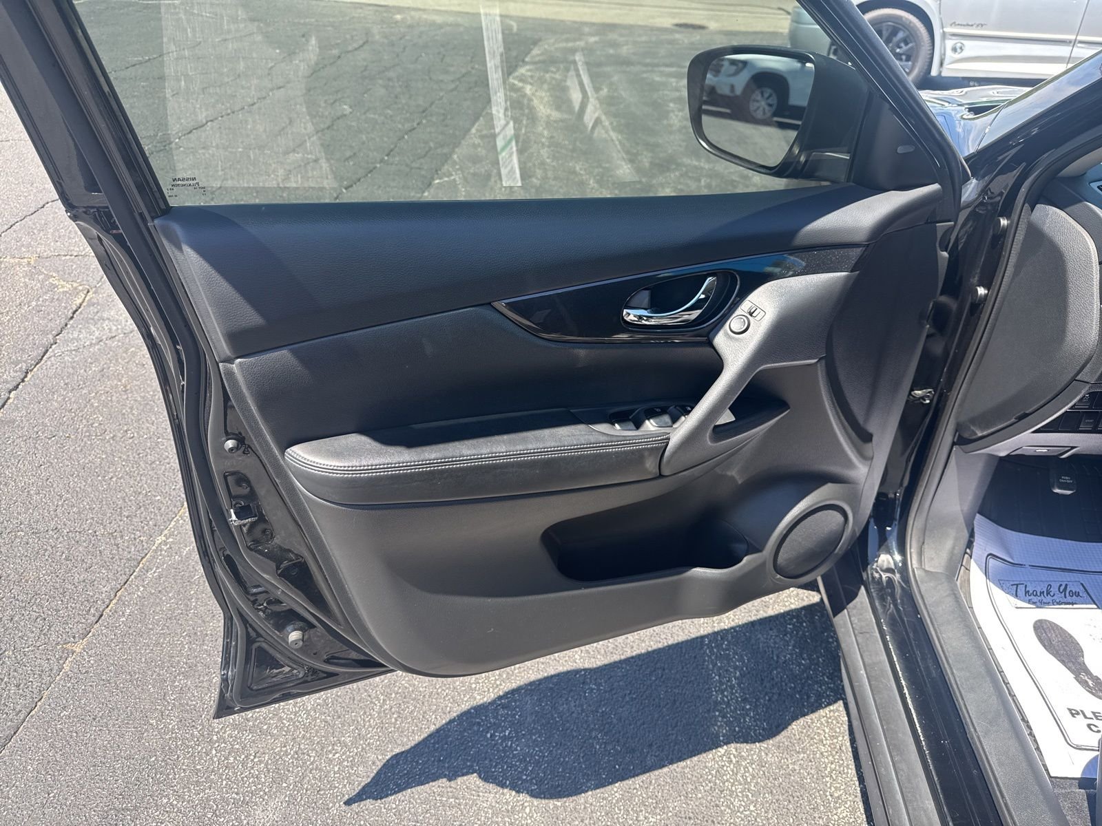 Used 2018  Nissan S image 11