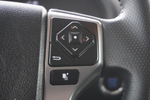 Used 2022  Toyota SR5 Premium image 28