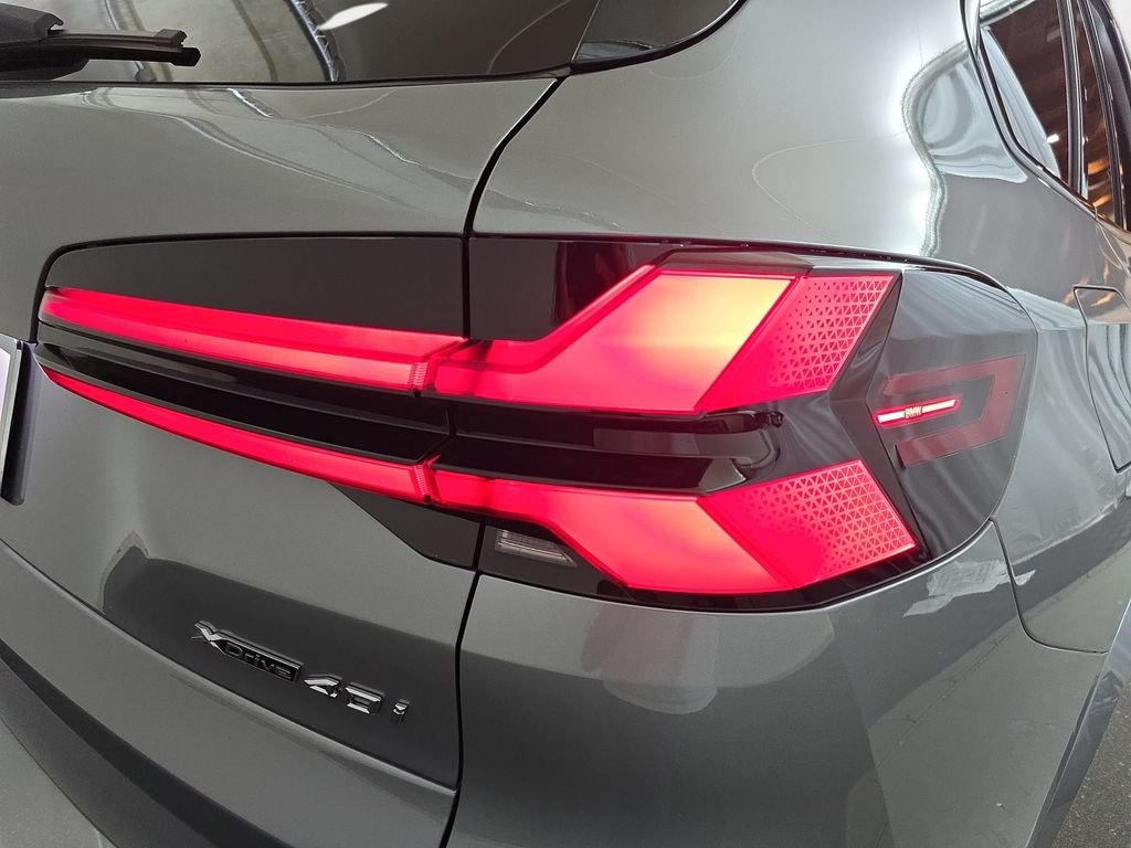New 2026 Skyscraper Grey Metallic BMW xDrive40i image 31