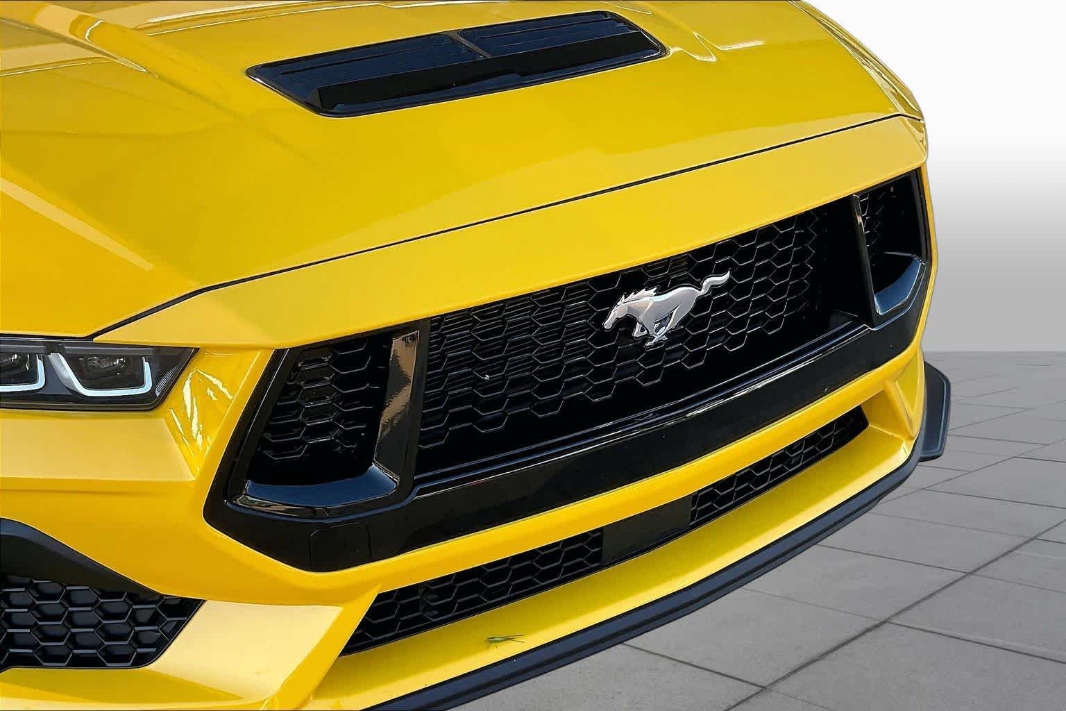 Used 2024 Yellow Splash Metallic Tri-coat Ford GT Premium image 26