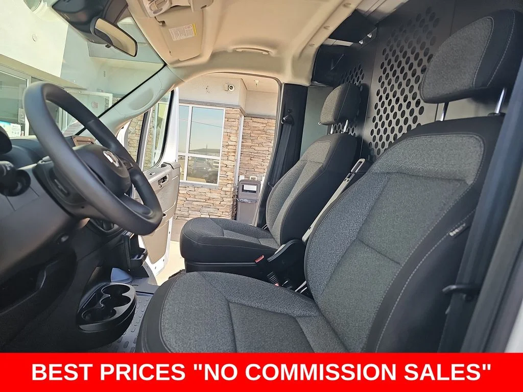 Used 2025 White Ram Base image 14