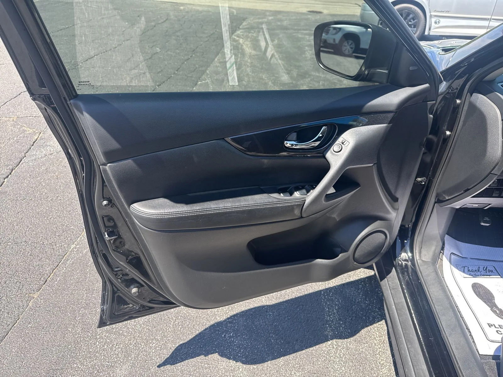 Used 2018  Nissan S image 11