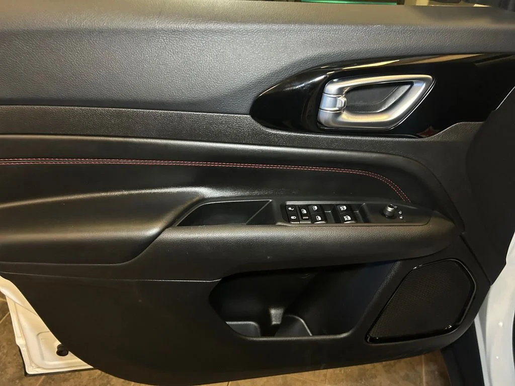 Used 2025 Bright White Jeep Trailhawk image 20