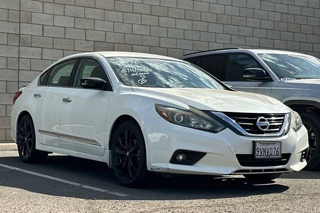 Used 2017 White Nissan 2.5 SR image 3