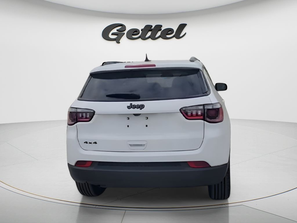 New 2026 Bright White Clear-Coat Exterior Paint Jeep Latitude image 7