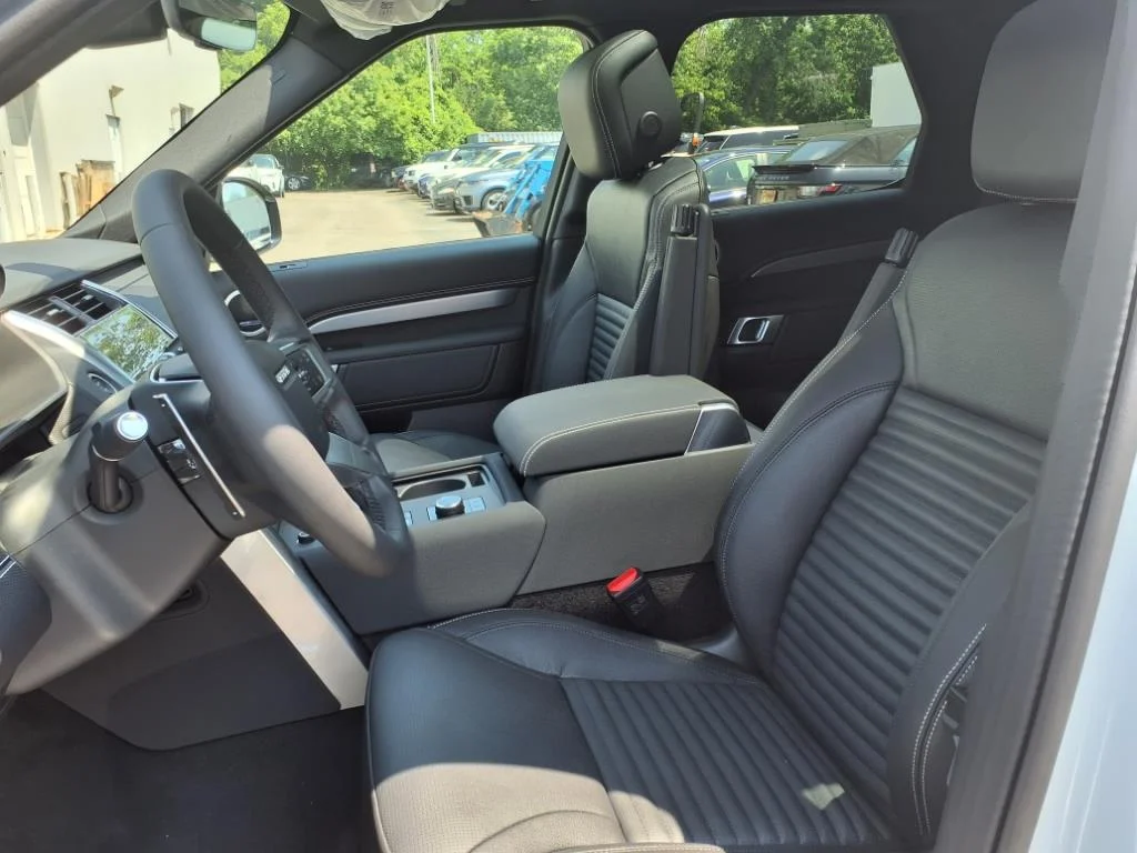 2025 Land Rover Discovery Dynamic SE - Photo 9