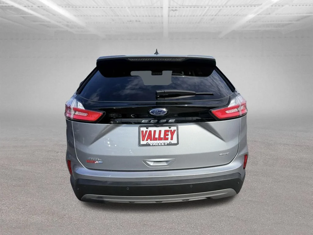 Used 2023 Silver Ford SEL image 7