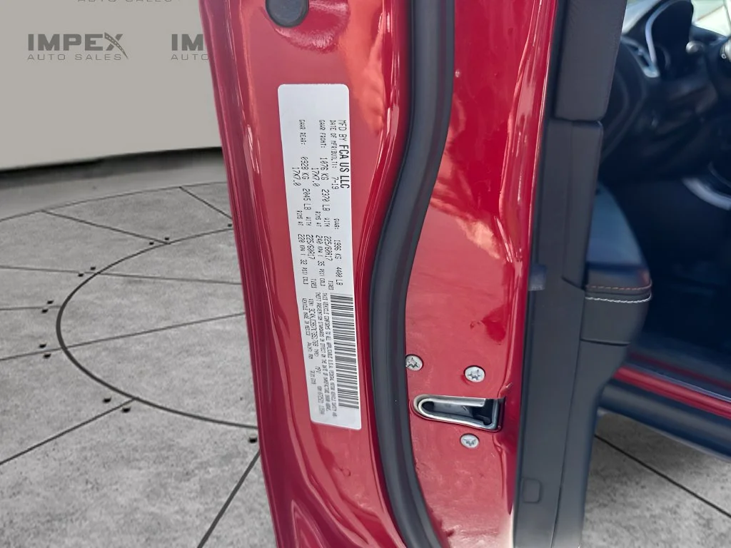 Used 2019 Red Jeep Latitude image 31