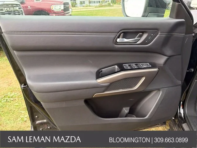 Used 2025 Black Nissan Platinum image 20