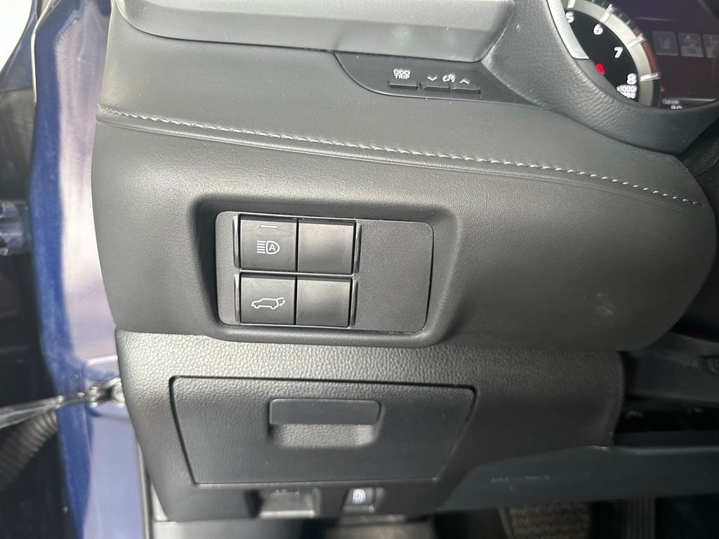 Used 2020  Toyota XLE image 18