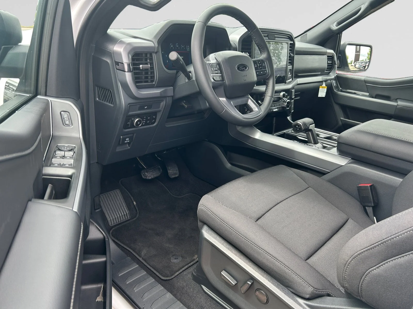 New 2026 Oxford White Ford XLT image 13