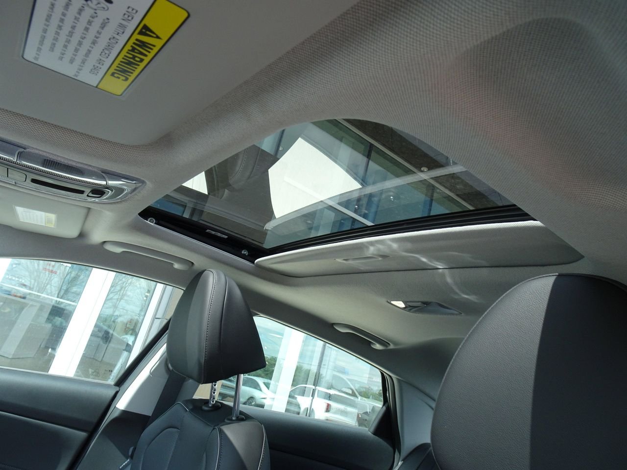 2025 Hyundai Elantra Limited - Photo 10