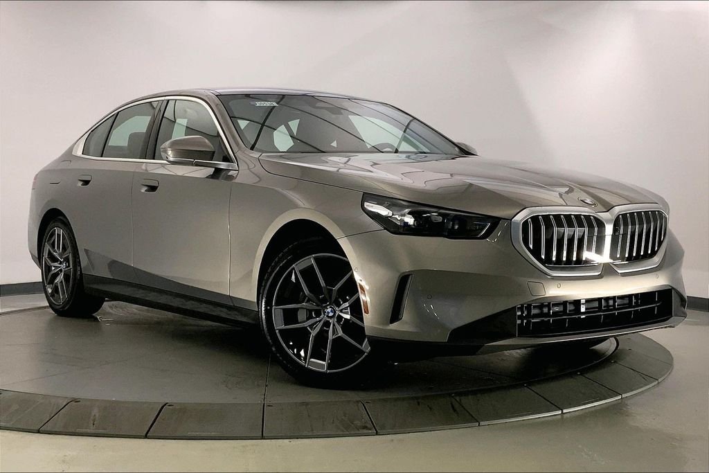 Used 2026 Oxide Grey Metallic BMW  image 11
