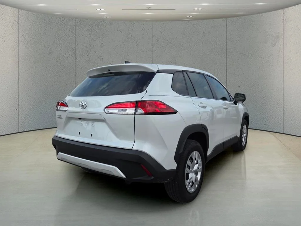 Used 2025 Pearl Toyota L image 4