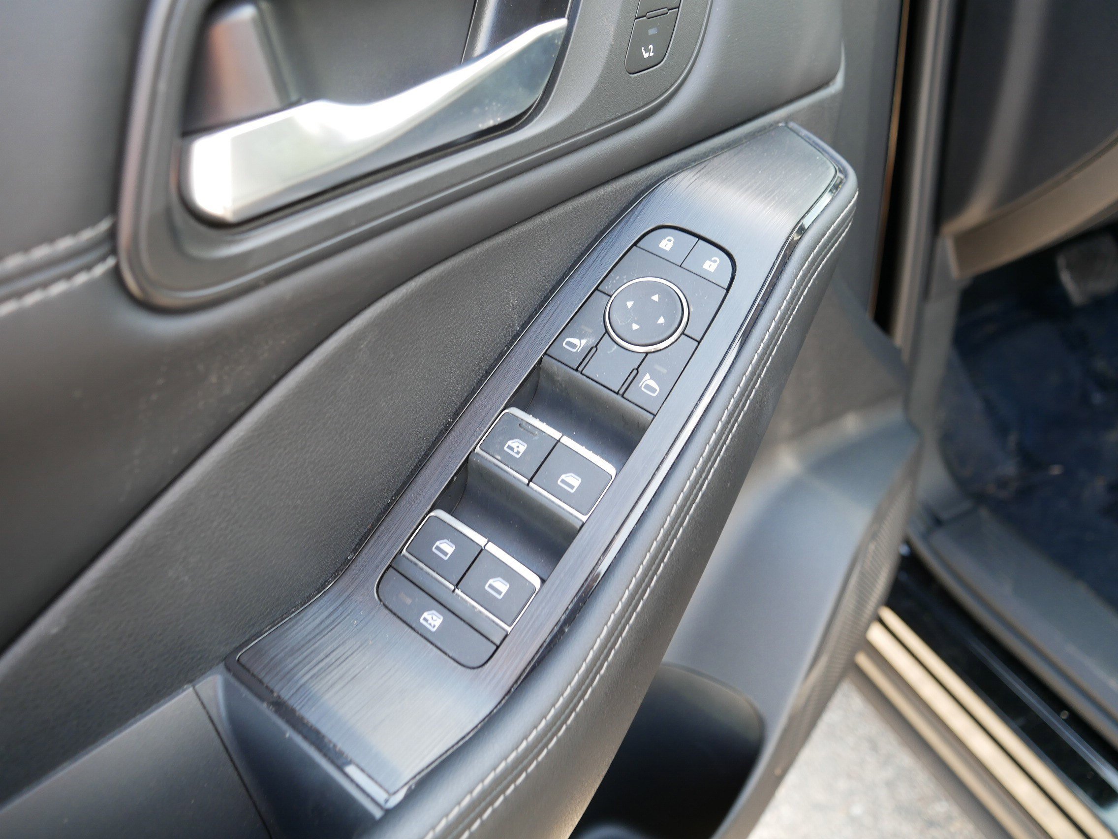 Certified Used 2025 Super Black Nissan SL image 19