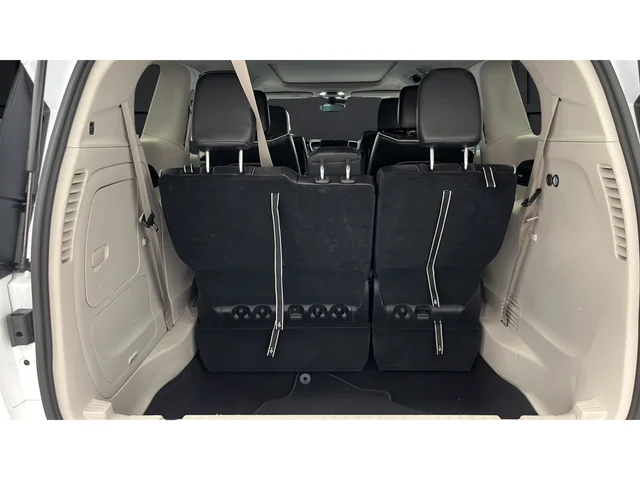 Used 2023 Bright White Clearcoat Chrysler Limited image 27