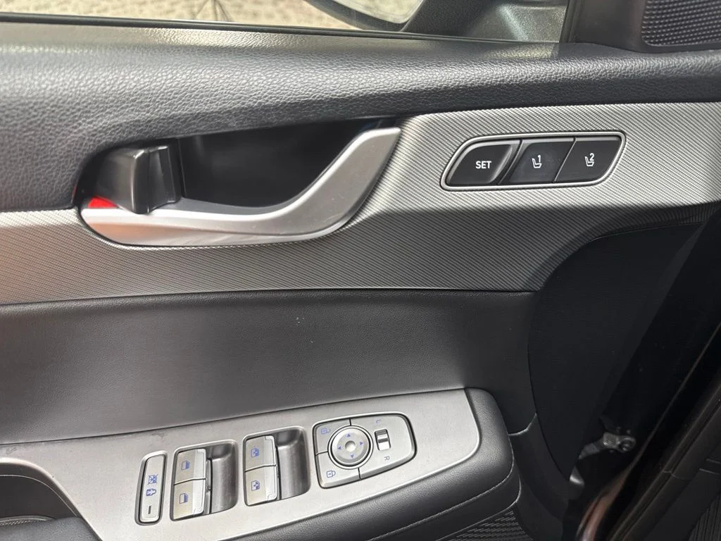 Used 2023 White Hyundai SEL image 22