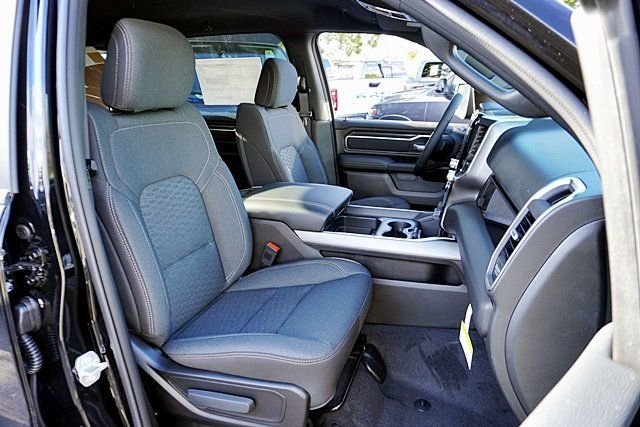 New 2026 Diamond Black Crystal Pearl-Coat Exterior Paint RAM Big Horn Sport Appearance Edition image 16