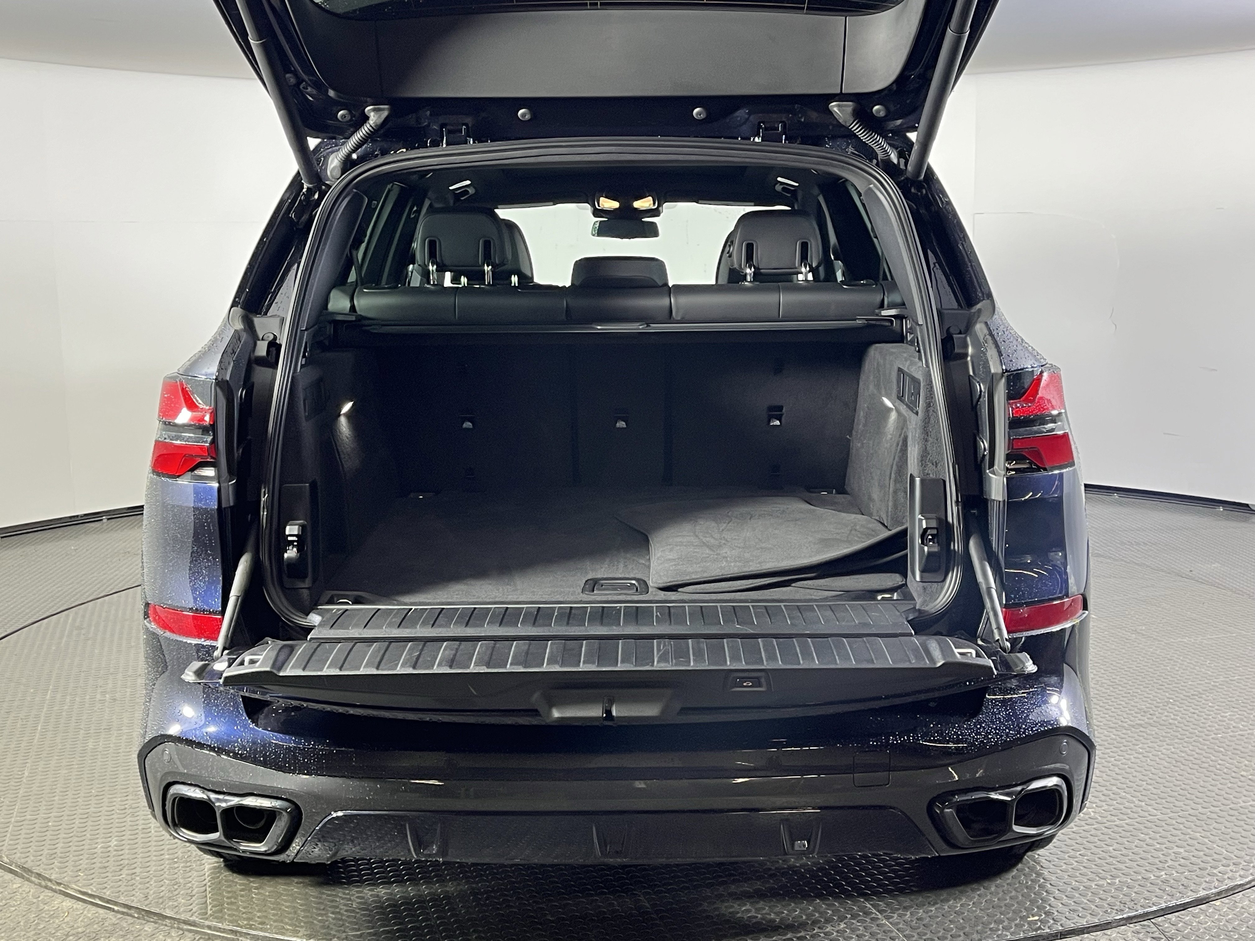 2025 BMW X5 M60i - Photo 8