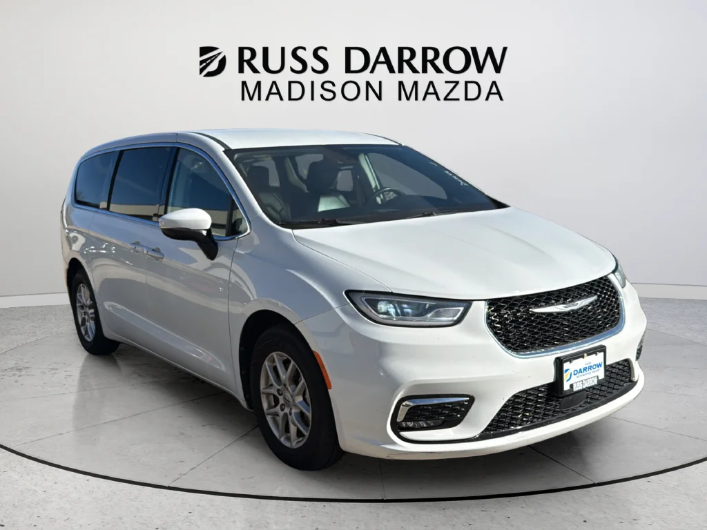 Used 2023 White Chrysler Touring L image 7