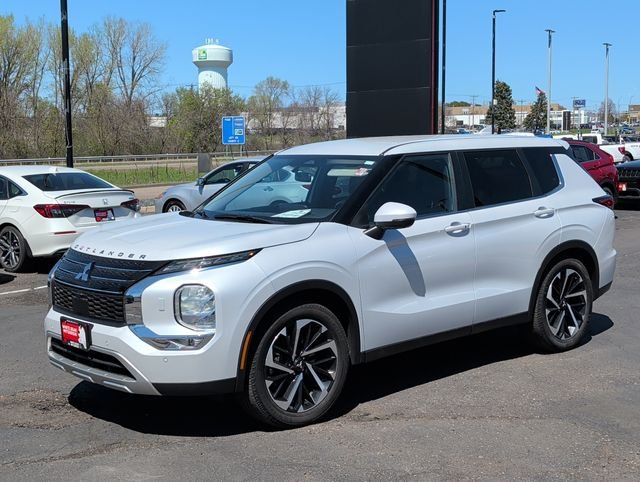 Used 2022 Mitsubishi Outlander SE with VIN JA4J4UA89NZ021270 for sale in White Bear Lake, Minnesota