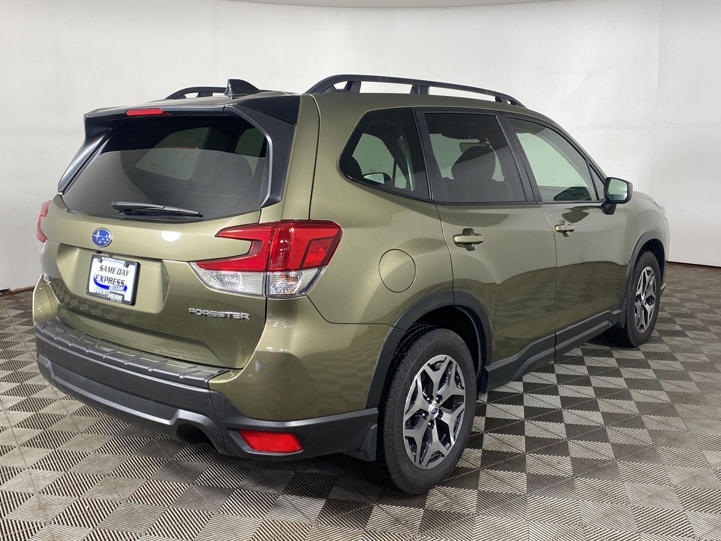 Used 2024 Autumn Green Metallic Subaru Premium image 5