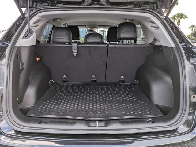 Used 2022 Diamond Black C Jeep Trailhawk image 12