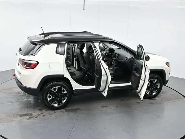 Used 2018 White Clearcoat Jeep Trailhawk image 43