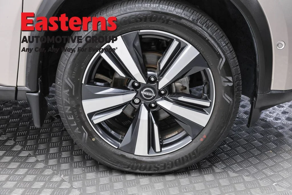 Used 2023 Gold Nissan SL image 33