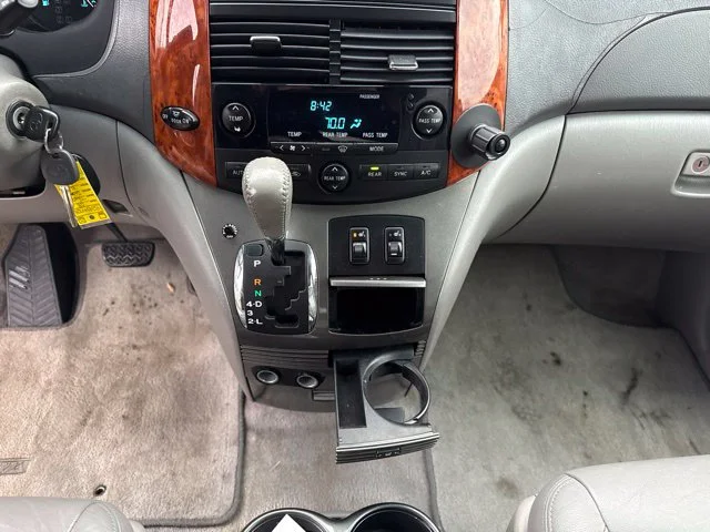 Used 2008 Silver Shadow Pearl Toyota XLE image 20