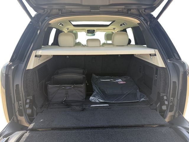 New 2026 Santorini Black Land Rover SE image 18