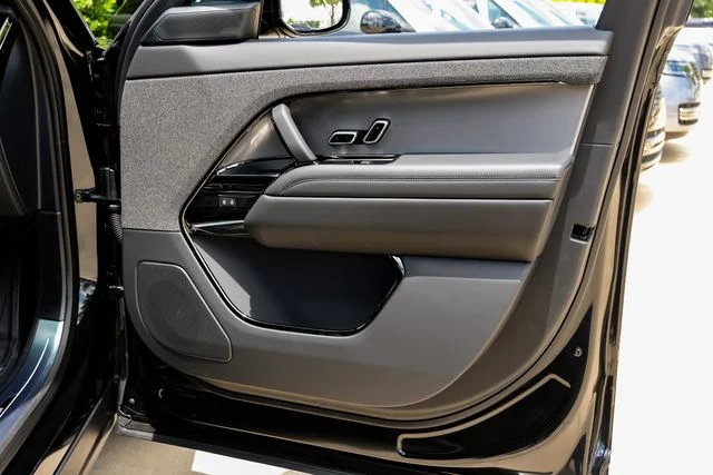 New 2026 Santorini Black Land Rover SE image 58