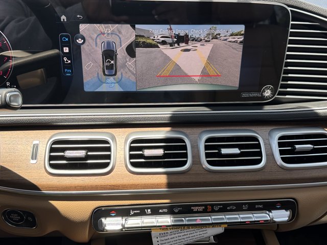 New 2026 MANUFAKTUR Ireland Mid Green Metallic Mercedes-Benz GLE 450 image 10