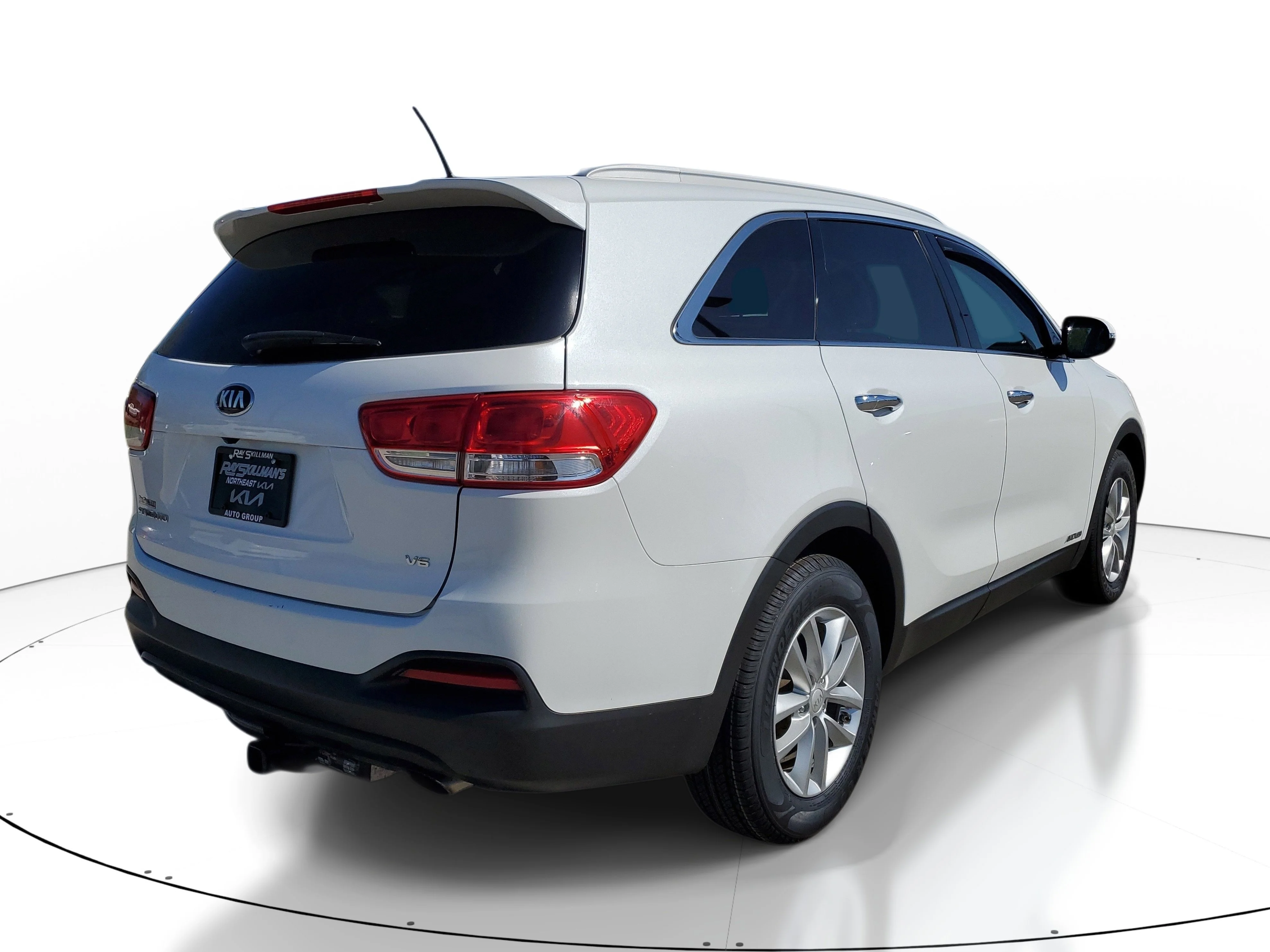 Used 2018 Snow White Pearl Kia LX V6 image 6
