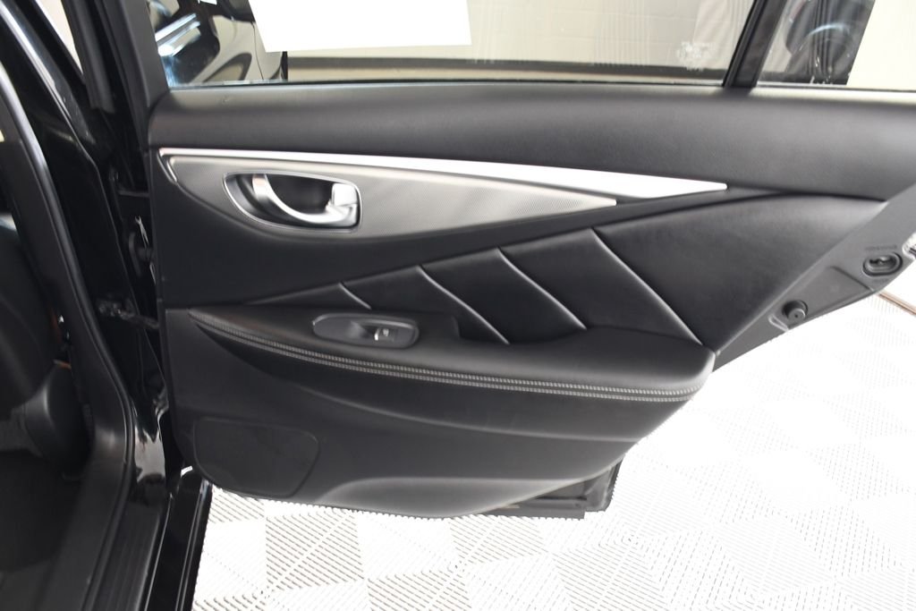 Used 2018 Black Obsidian INFINITI Sport image 21