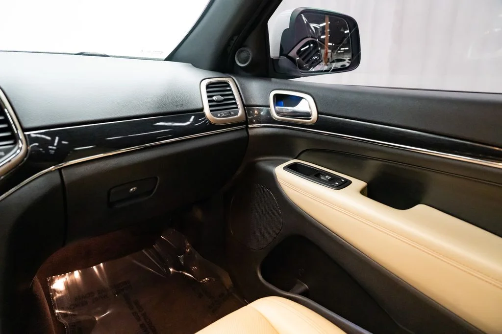 Used 2016 White Jeep Limited image 11